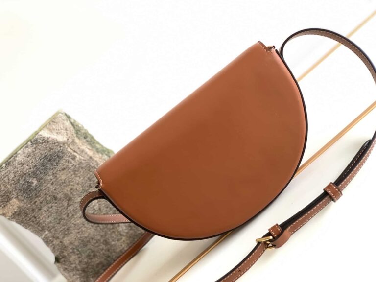 Celine Besace Cuir Triomphe In Smooth Calfskin Tan 111233Du304Lu - Image 4