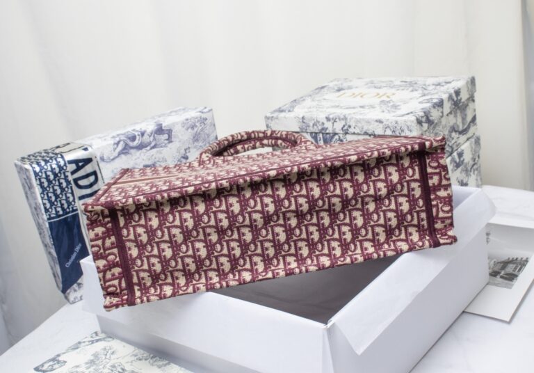 Dior Large Book Tote Dior Oblique Embroidery Red 42Cm - Image 6