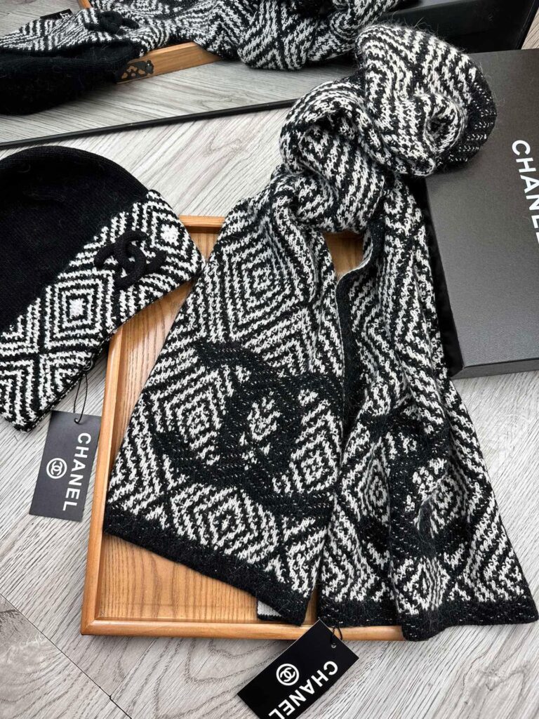 Chanel Beanie Hat And Scarf Black Wool Set - Image 3