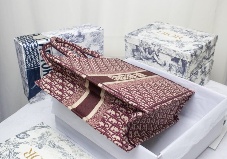 Dior Large Book Tote Dior Oblique Embroidery Red 42Cm - Image 7