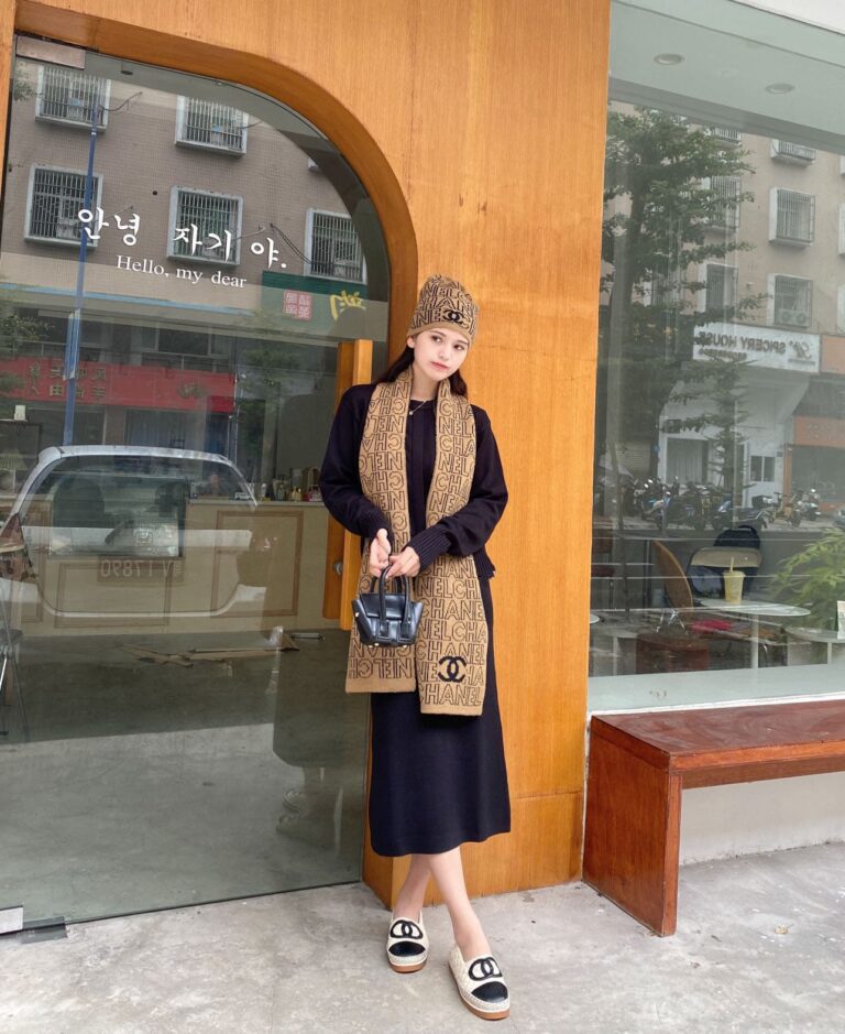 Chanel Beanie Hat And Scarf Yellow Wool Set - Image 2