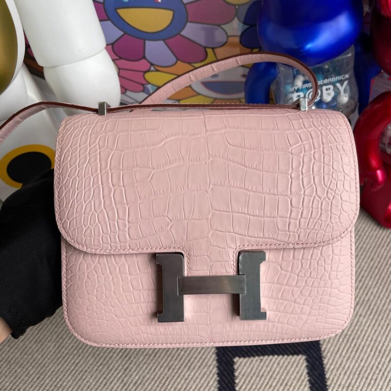 Hermes Constance Alligator Matt Dreamy Pink Silver Hardware 18Cm - Image 2