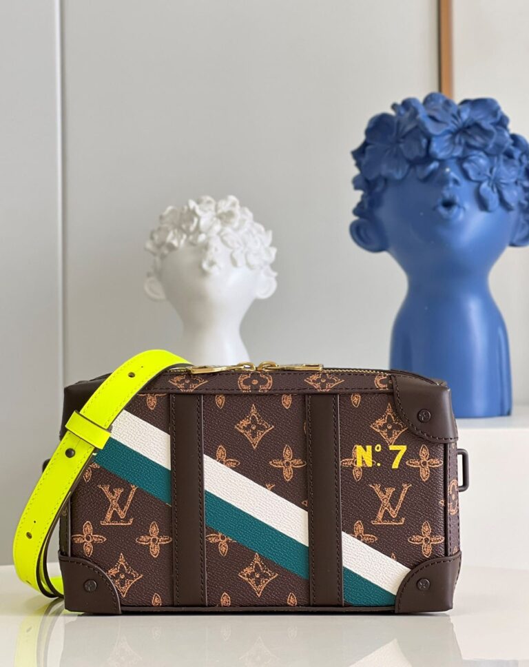 Louis Vuitton Monogram Soft Trunk Wareable Wallet M81246 - Image 2