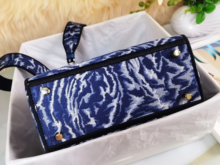 Dior Medium Lady  D-Lite Dark Blue Embroidery 24Cm - Image 7