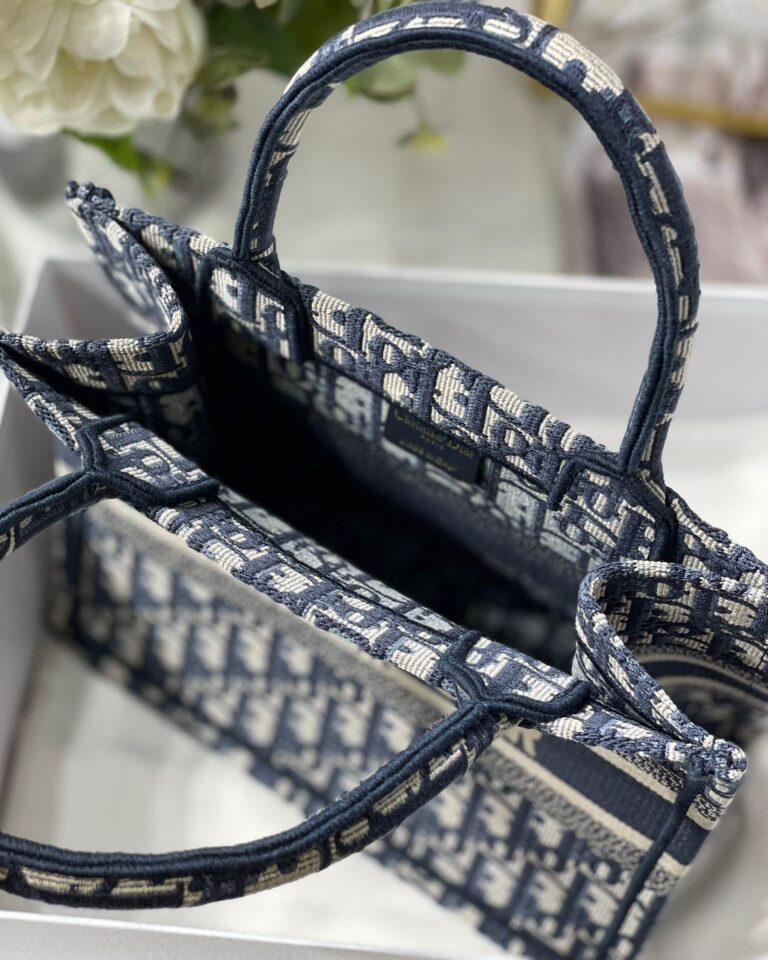 Dior Small Book Tote Blue Dior Oblique Embroidery M1265Zriw M928 - Image 2