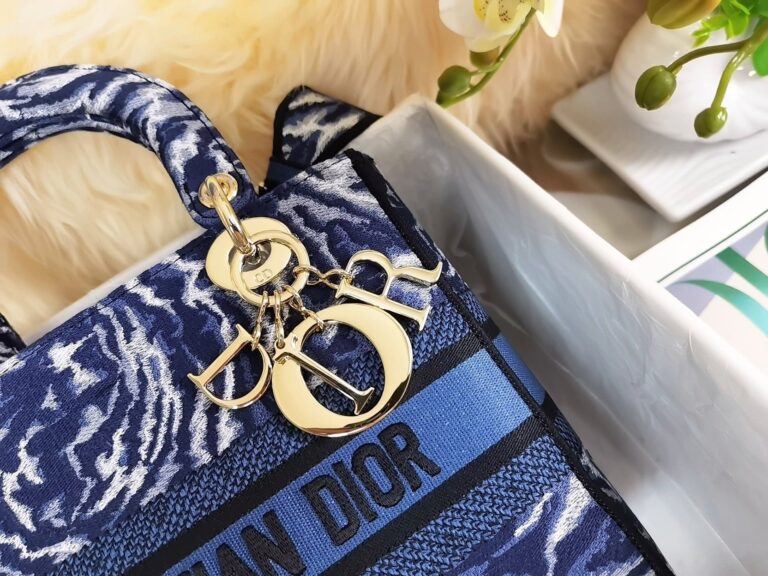 Dior Medium Lady  D-Lite Dark Blue Embroidery 24Cm - Image 3