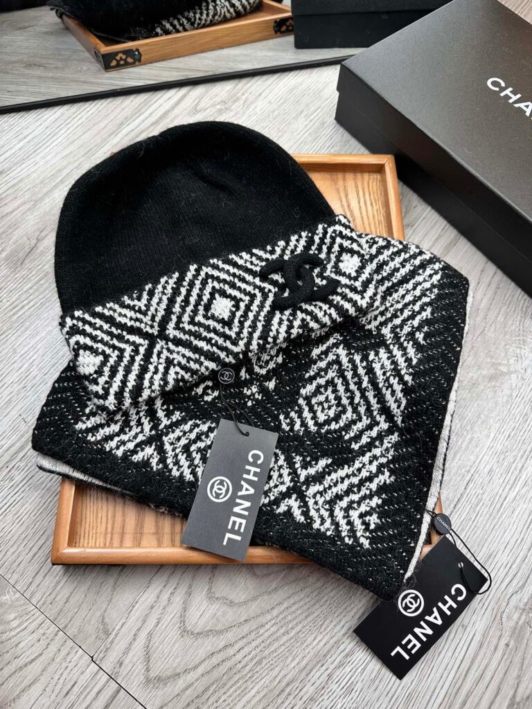 Chanel Beanie Hat And Scarf Black Wool Set - Image 4