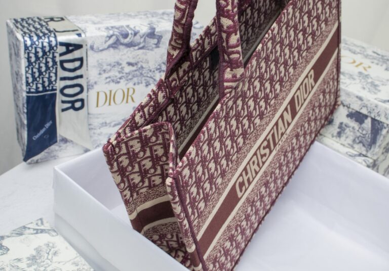 Dior Large Book Tote Dior Oblique Embroidery Red 42Cm - Image 8