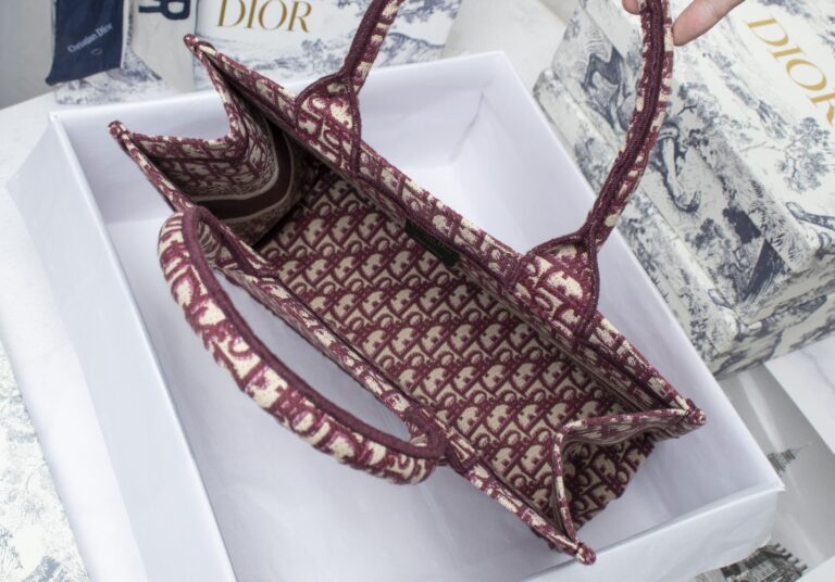 Dior Large Book Tote Dior Oblique Embroidery Red 42Cm - Image 4