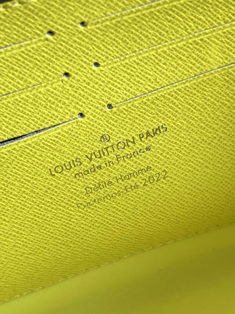 Louis Vuitton Monogram Soft Trunk Wareable Wallet M81246 - Image 3