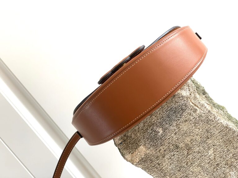 Celine Besace Cuir Triomphe In Smooth Calfskin Tan 111233Du304Lu - Image 5