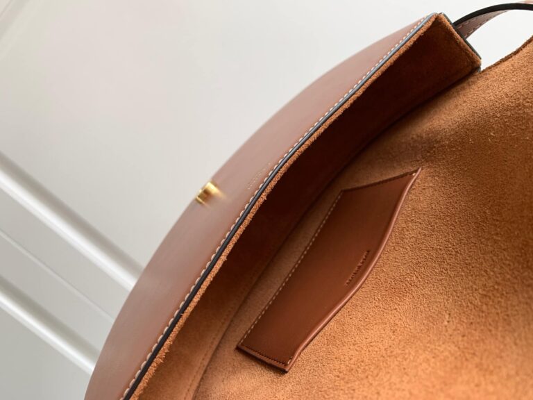 Celine Besace Cuir Triomphe In Smooth Calfskin Tan 111233Du304Lu - Image 6