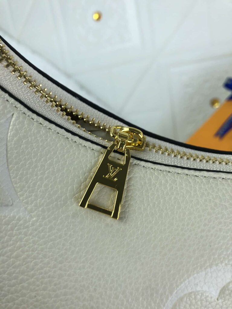 Louis Vuitton Marshmallow Hobo Bag 24Cm - Image 4