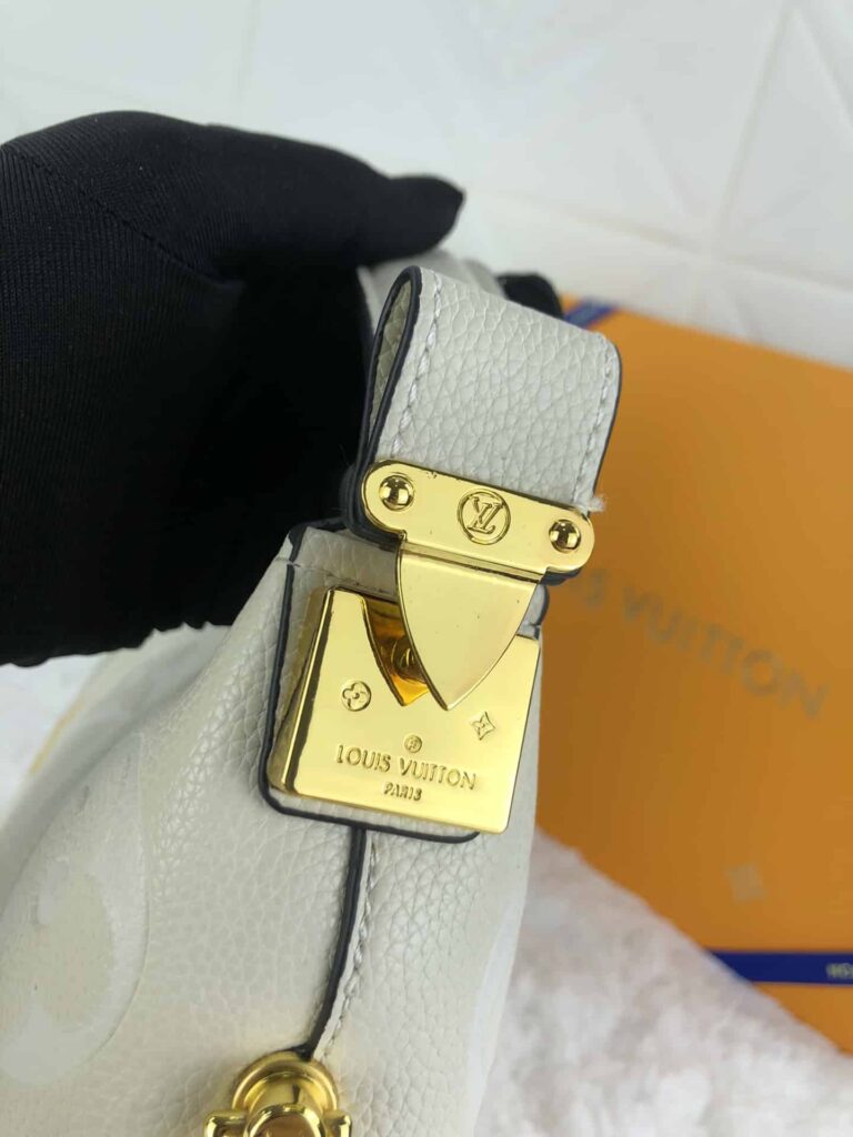 Louis Vuitton Marshmallow Hobo Bag 24Cm - Image 6