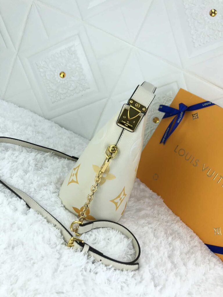 Louis Vuitton Marshmallow Hobo Bag 24Cm - Image 7