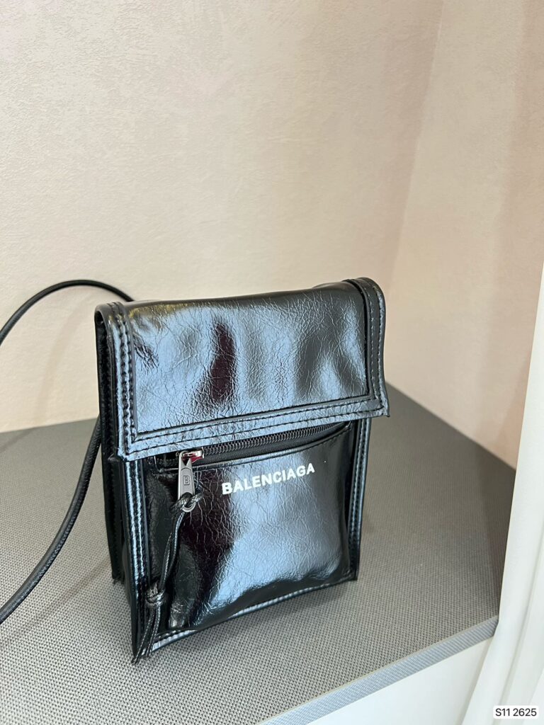 Balenciaga Men Explorer Small Pouch With Strap In Black 19Cm 532298Db5051000 - Image 4