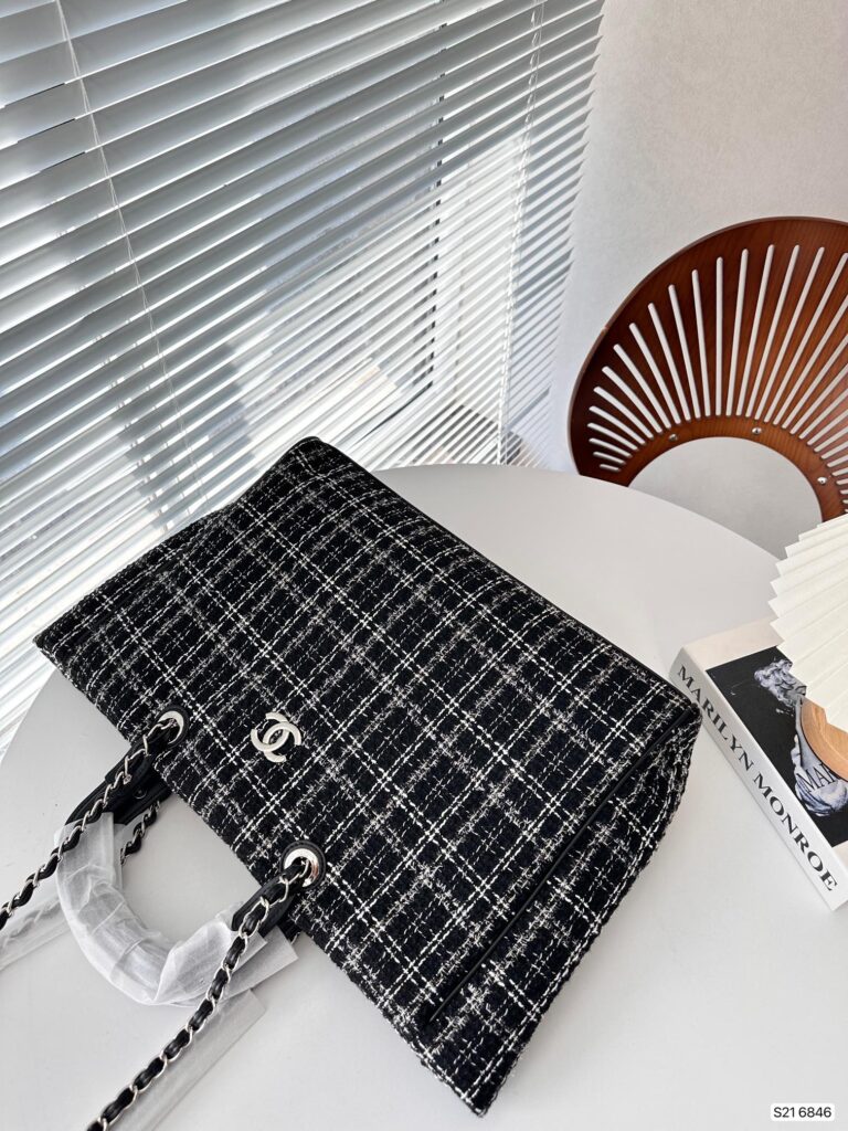 Chanel Deauville Large Tote Shopping Bag Black 38Cm - Image 4