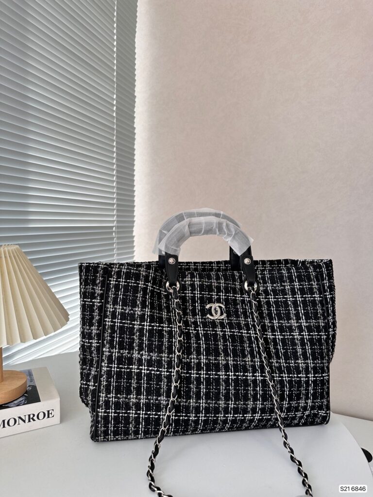 Chanel Deauville Large Tote Shopping Bag Black 38Cm - Image 3