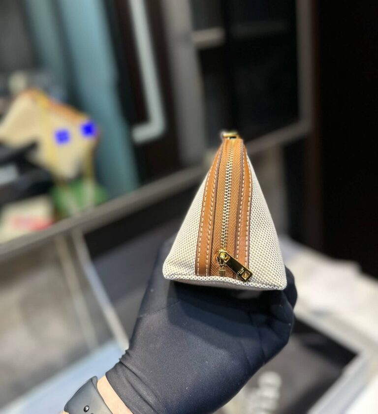 Celine Clutch On Chain Cuir Triomphe In Textile And Calfskin Natural Tan 17Cm - Image 4