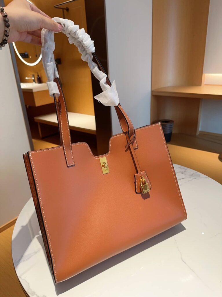 Celine Tote 16 Smooth Calf Brown 37Cm 112583Ezu 04Lu - Image 2