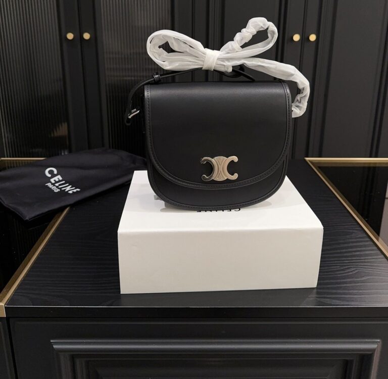 Celine Medium Besace Triomphe In Supple Natural Calfskin Black 21Cm 114453Fh1 38Si - Image 2