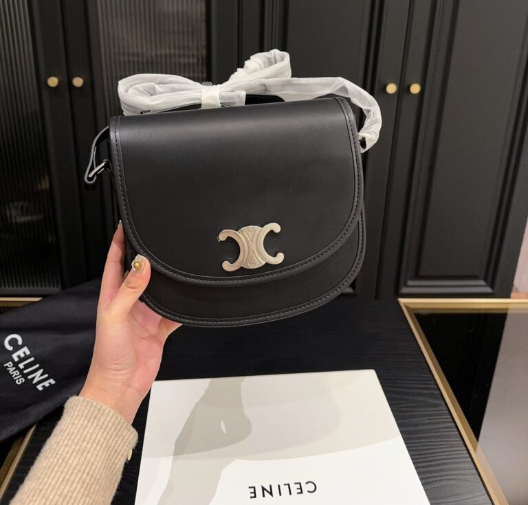 Celine Medium Besace Triomphe In Supple Natural Calfskin Black 21Cm 114453Fh1 38Si - Image 5