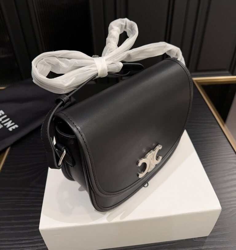 Celine Medium Besace Triomphe In Supple Natural Calfskin Black 21Cm 114453Fh1 38Si - Image 6