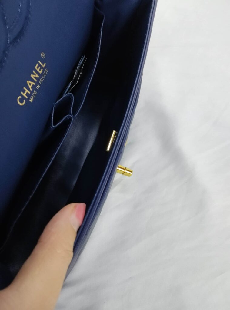 Chanel Classic Medium Lambskin Flap Navy And Gold 25Cm - Image 6