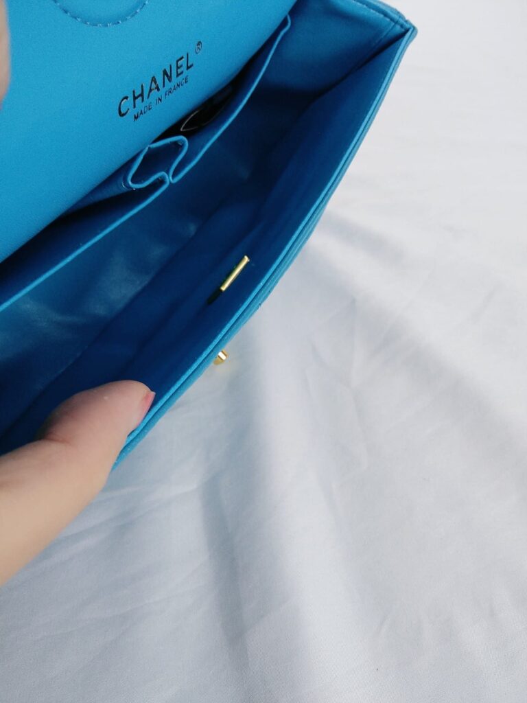 Chanel Classic Medium Lambskin Flap Bag Blue And Gold 25Cm - Image 2