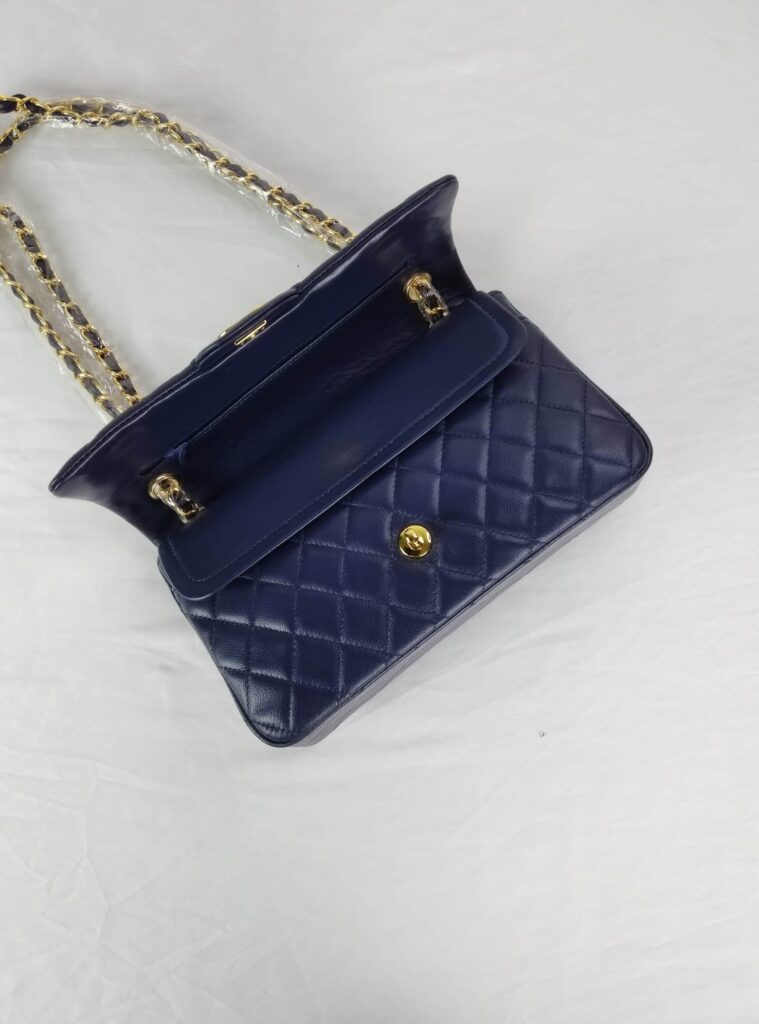 Chanel Classic Medium Lambskin Flap Navy And Gold 25Cm - Image 7