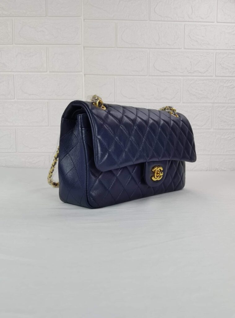 Chanel Classic Medium Lambskin Flap Navy And Gold 25Cm - Image 3