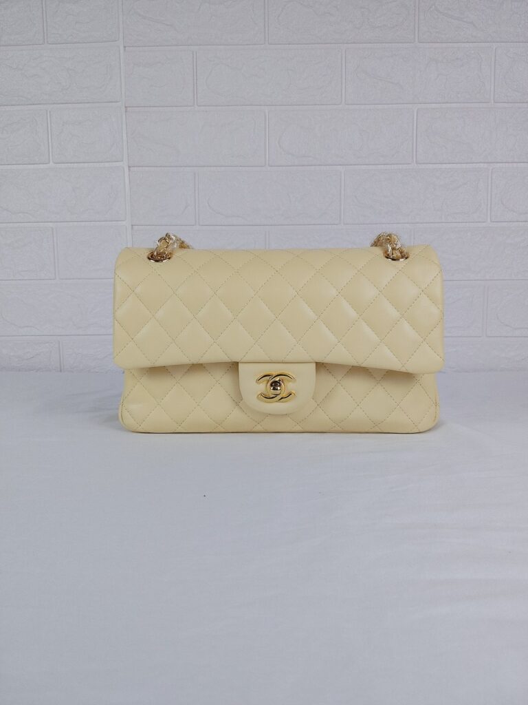 Chanel Classic Medium Lambskin Flap Bag Cream And Gold 25Cm - Image 5