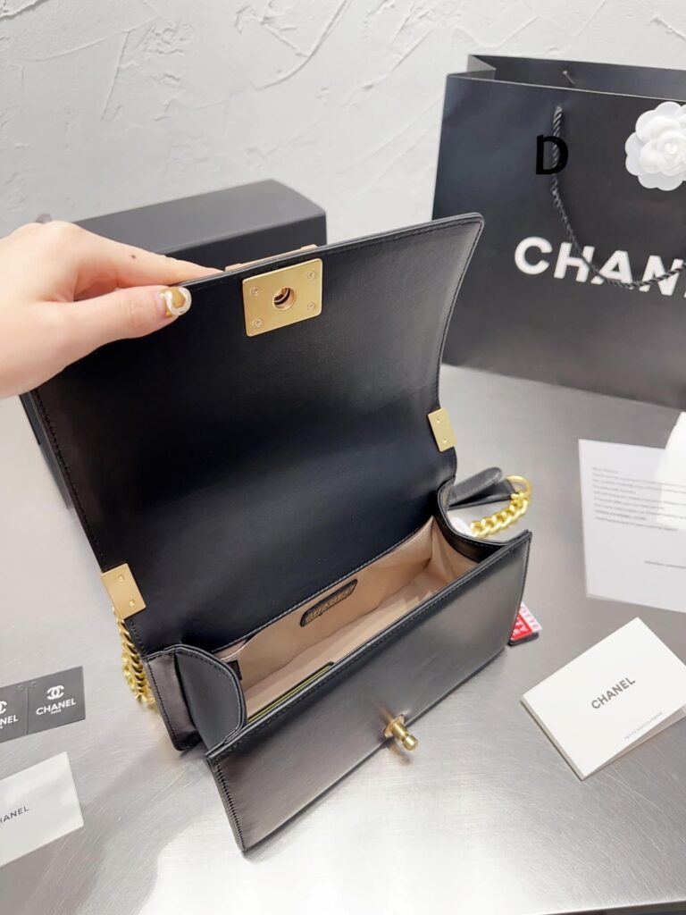 Chanel Boy Flap Bag Snake Leather Black 25Cm - Image 10