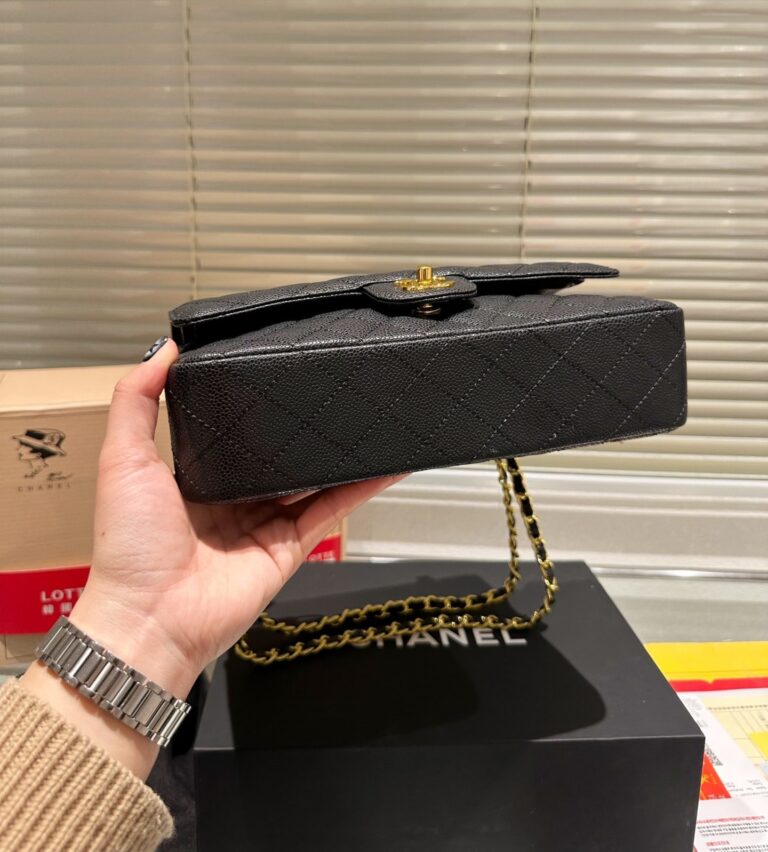 Chanel Medium Classic Flap Bag Gold Hardware Black 26Cm A01113 - Image 4