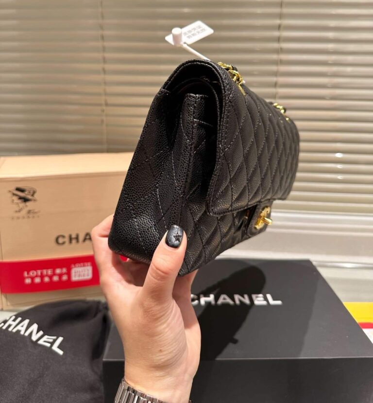 Chanel Medium Classic Flap Bag Gold Hardware Black 26Cm A01113 - Image 5