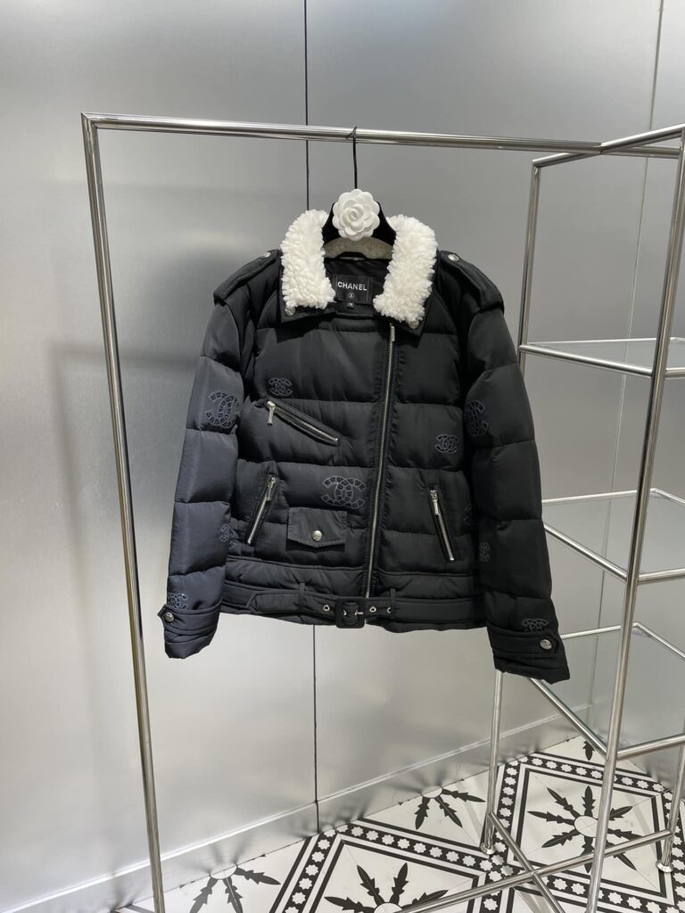 Chanel Cc Logo Printed Puffer Jacket With Fur Collar In Black - Image 6