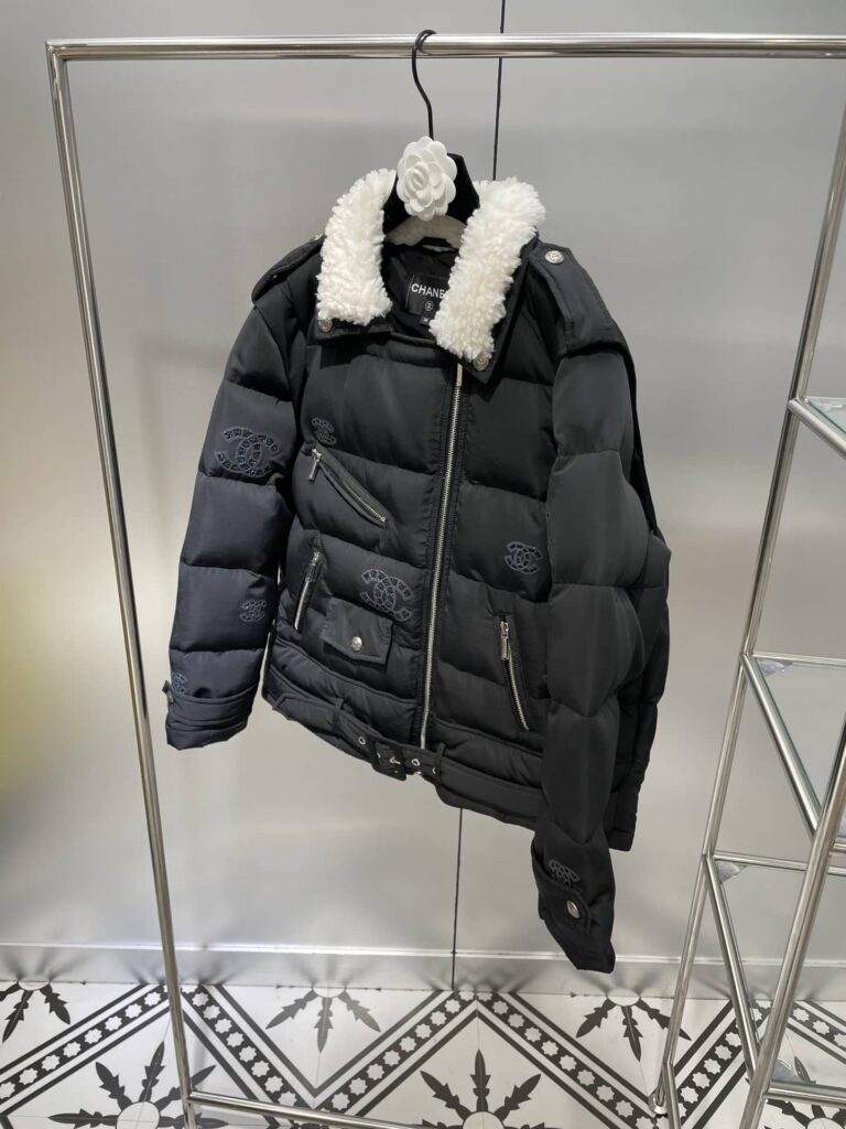 Chanel Cc Logo Printed Puffer Jacket With Fur Collar In Black - Image 4