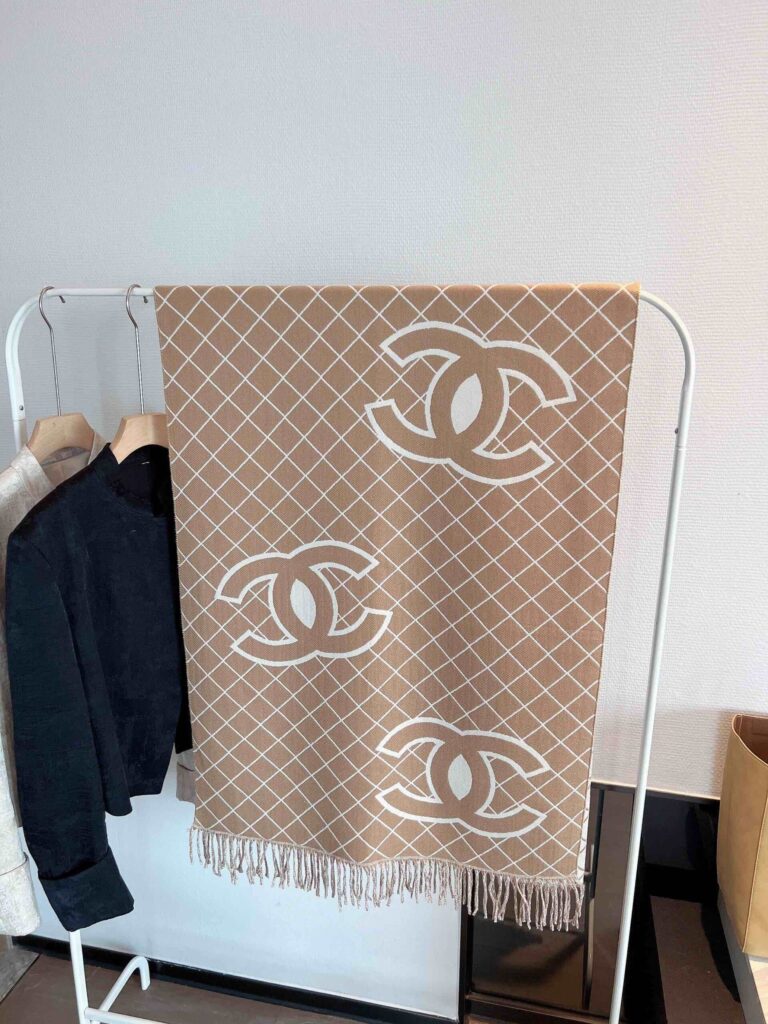 Chanel Cashmere Shearling Scarf Beige - Image 3