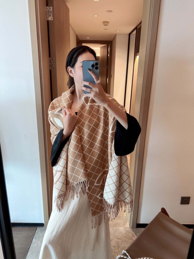 Chanel Cashmere Shearling Scarf Beige - Image 4