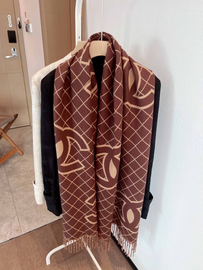 Chanel Cashmere Shearling Scarf Brown - Image 4