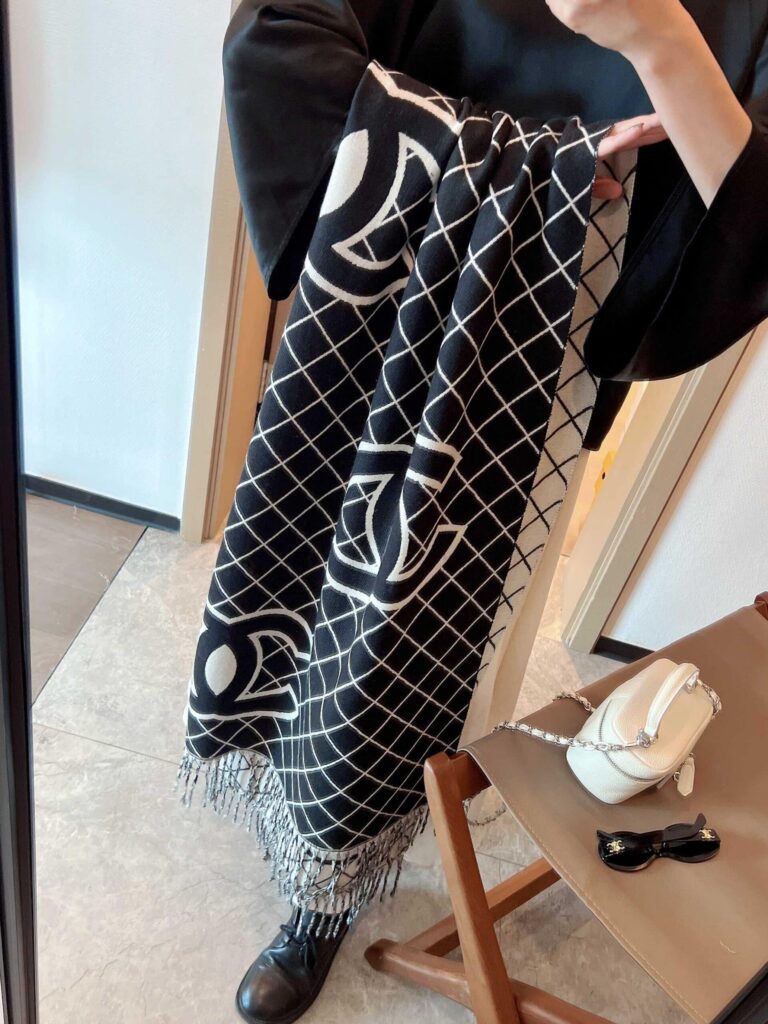 Chanel Cashmere Shearling Scarf Black - Image 3