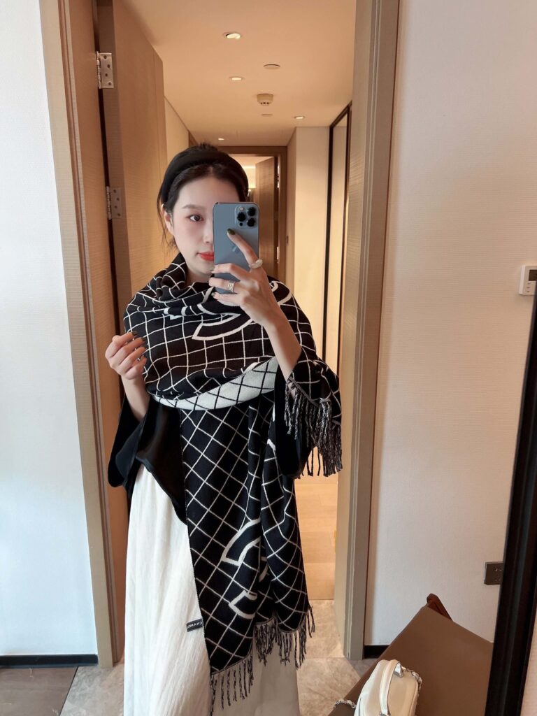 Chanel Cashmere Shearling Scarf Black - Image 2