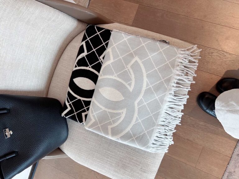 Chanel Cashmere Shearling Scarf Grey - Image 4