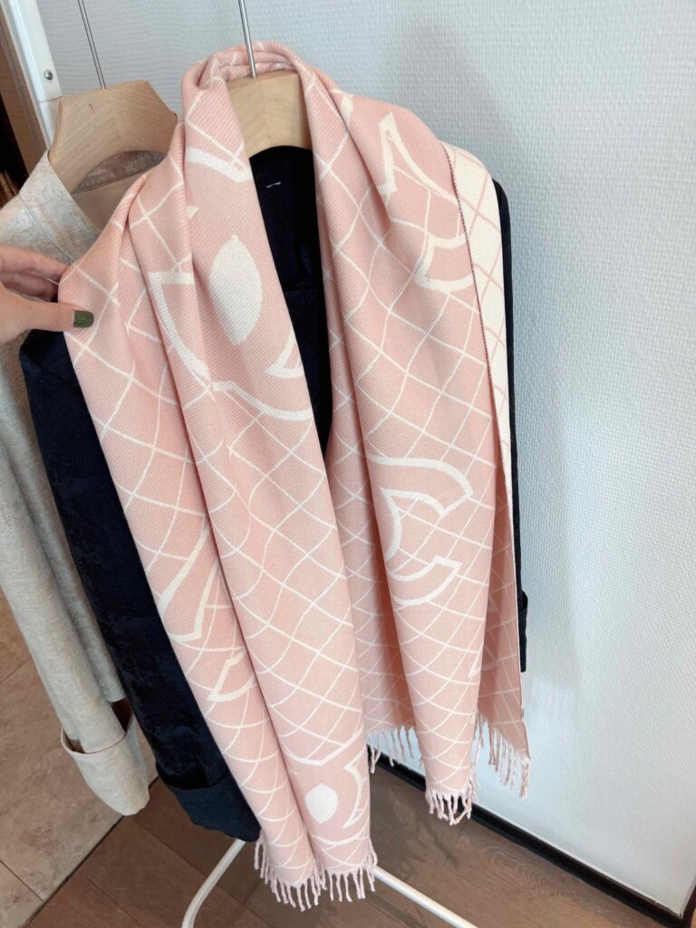 Chanel Cashmere Shearling Scarf Pink - Image 3