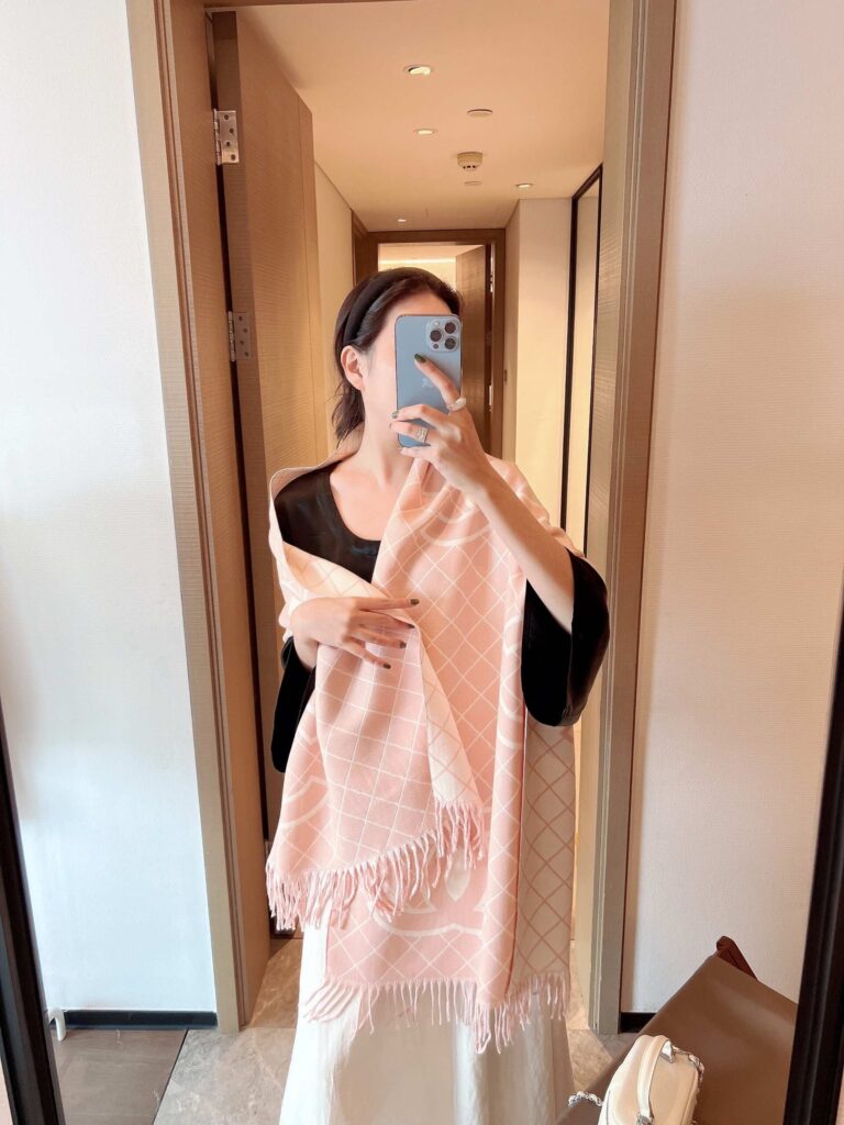 Chanel Cashmere Shearling Scarf Pink - Image 2