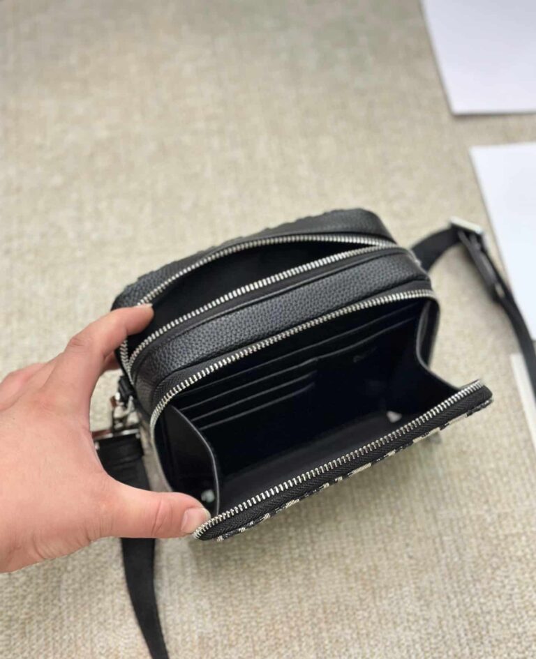 Dior Pouch With Shoulder Strap Beige And Black Oblique Jacquard 17Cm - Image 7