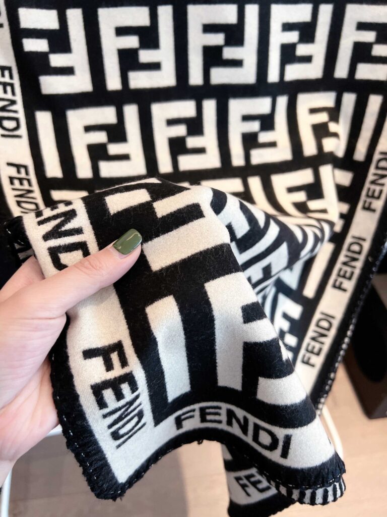 Fendi Ff Cashmere Scarf Black And White - Image 2