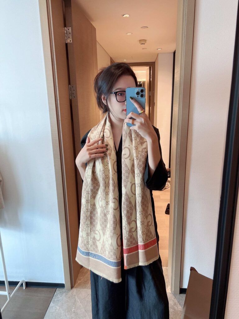 Gucci Gg Patchwork Backgammon Print Scarf Pink - Image 4