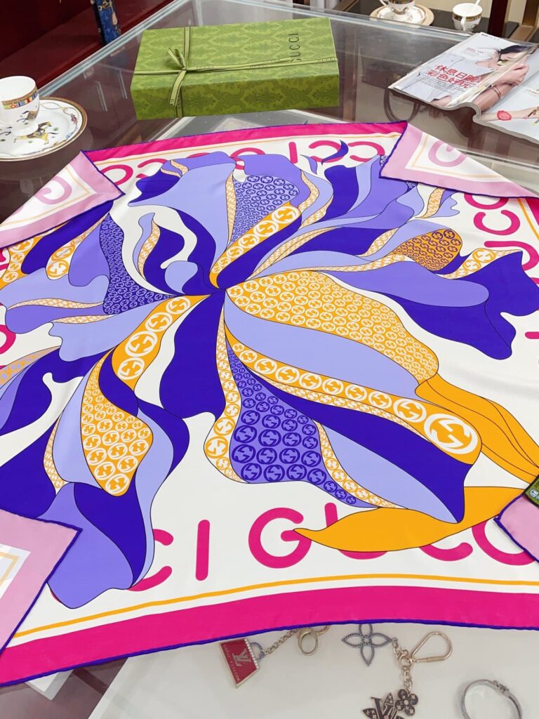 Gucci Maxi Flower Print Silk Scarf Pink - Image 2