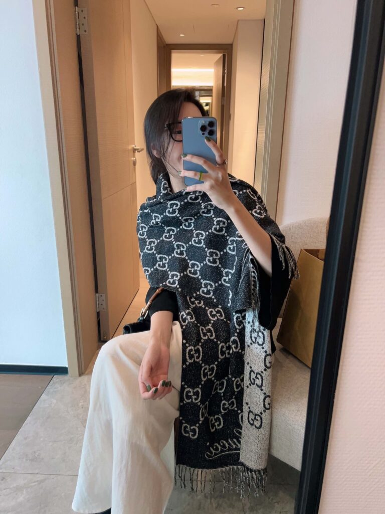 Gucci Gg Jacquard Wool Scarf Black And White - Image 4